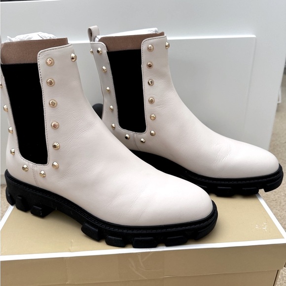 NEW💥Michael Michael Kors Women Ridley Gore Studded Chelsea Boots Sz 8M Lt Cream - Picture 9 of 13